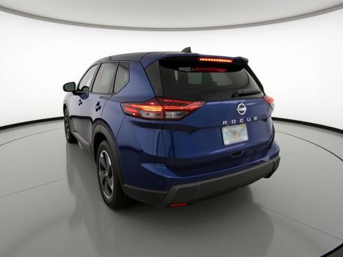 Used 2025 Nissan Rogue SV image 6