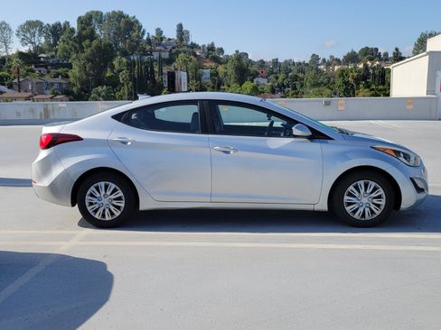 Used 2016 Hyundai Elantra SE image 3