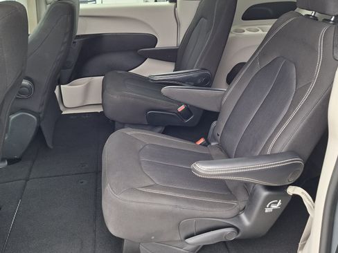 Used 2023 Chrysler Voyager LX FWD image 20