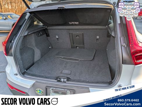 Used 2024 Volvo XC40 B5 Core image 23