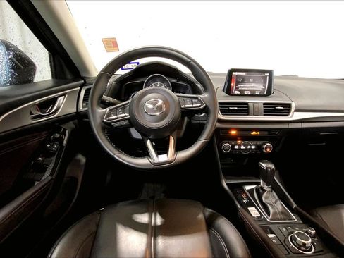Used 2018 MAZDA MAZDA3 Touring FWD image 14