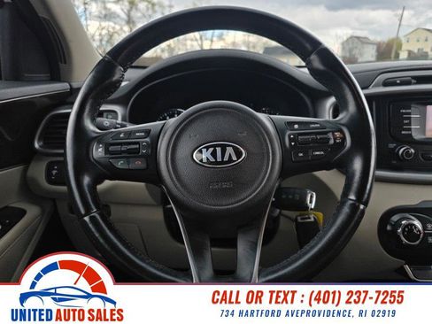 Used 2016 Kia Sorento LX w/ LX Convenience Package image 17