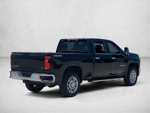 Used 2025 Chevrolet Silverado 2500 LTZ AWD/4WD image 5