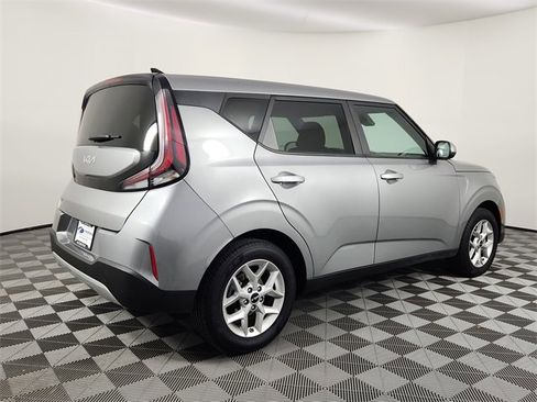 Used 2023 Kia Soul LX w/ LX Technology Package image 5