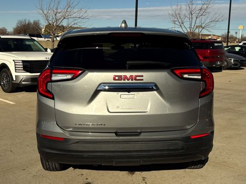 Used 2024 GMC Terrain SLE image 5