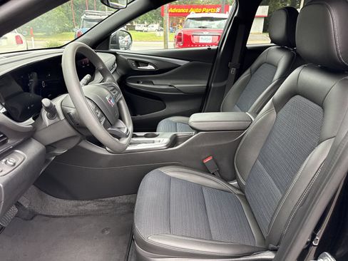 Used 2025 Buick Envista Preferred FWD image 9