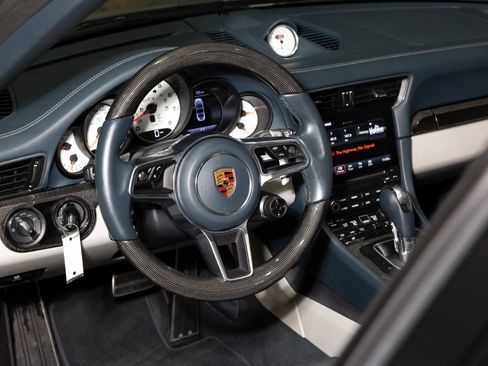 Used 2018 Porsche 911 Targa 4 GTS image 18