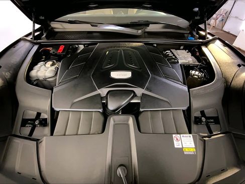 Used 2023 Porsche Cayenne image 32