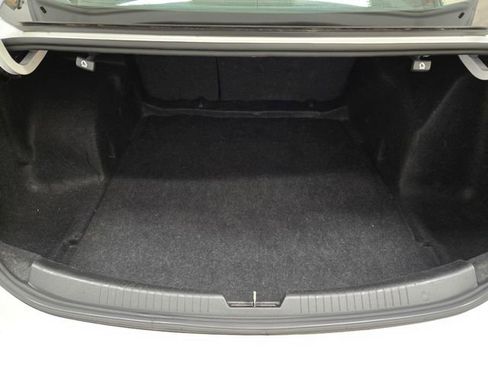 Used 2021 Chevrolet Malibu LT image 35