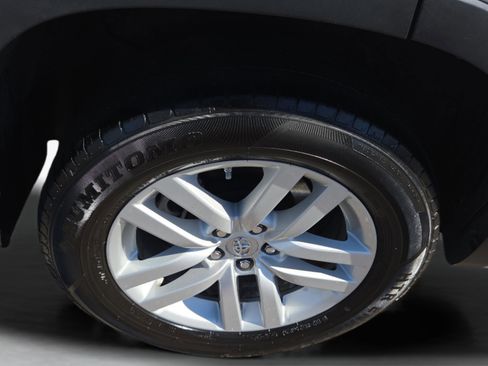 Used 2015 Toyota Highlander LE image 31