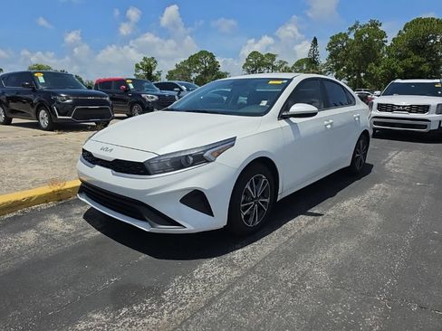 Certified 2023 Kia Forte LXS FWD image 5