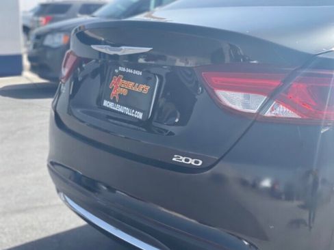 Used 2016 Chrysler 200 Limited image 10