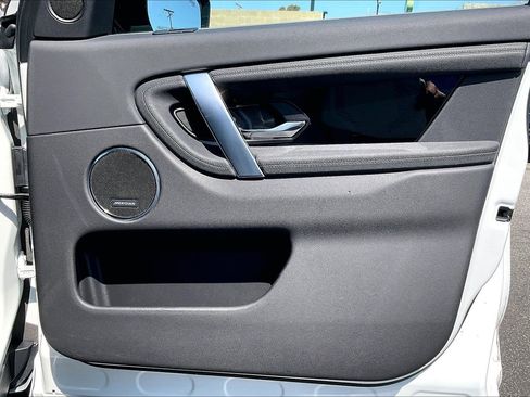 Used 2024 Land Rover Discovery Sport S image 21