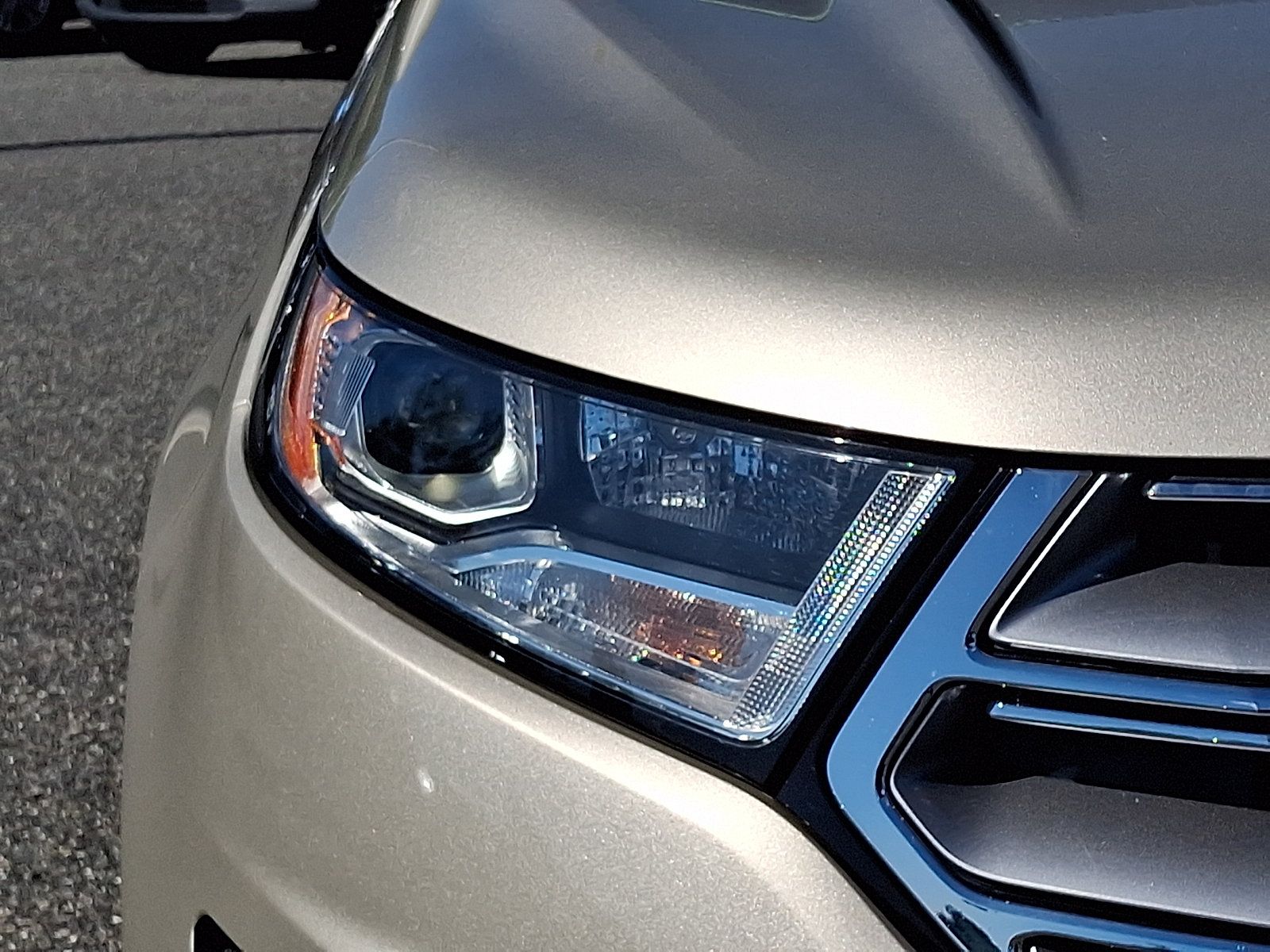 Used 2018 Ford Edge Titanium w/ Equipment Group 302A AWD/4WD image 10
