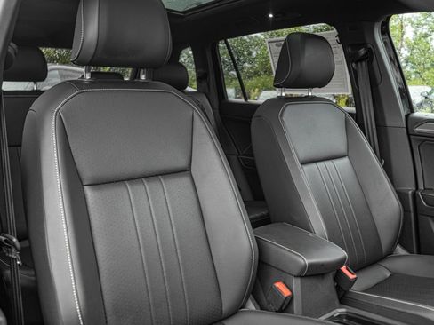 Certified 2024 Volkswagen Tiguan SE R-Line AWD/4WD image 33