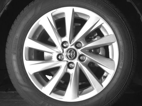 Used 2024 Toyota Camry SE FWD image 11