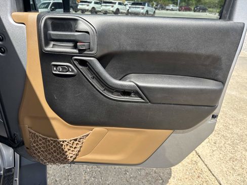Used 2015 Jeep Wrangler Sahara w/ Connectivity Group AWD/4WD image 12