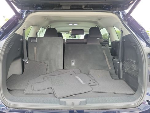 Used 2022 Toyota Highlander LE image 8