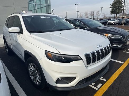 Used 2019 Jeep Cherokee Latitude w/ Popular Appearance Group image 1