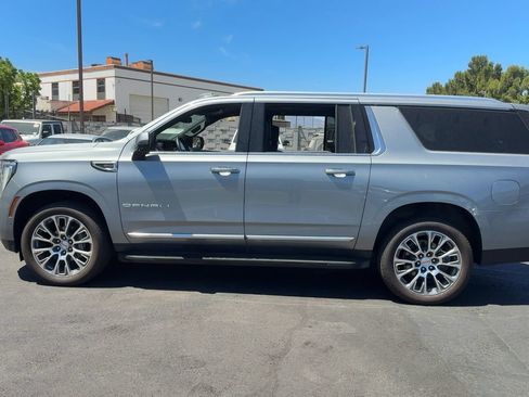 Used 2025 GMC Yukon XL Denali AWD/4WD image 9