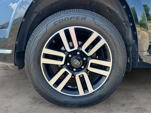 Used 2020 Toyota 4Runner Limited AWD/4WD image 9