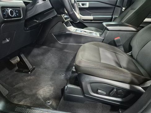 Used 2023 Ford Explorer XLT AWD/4WD image 15