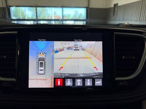 Used 2022 Chrysler Pacifica Limited FWD image 34