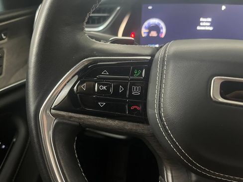Used 2022 Jeep Grand Cherokee Overland w/ Luxury Tech Group IV AWD/4WD image 62