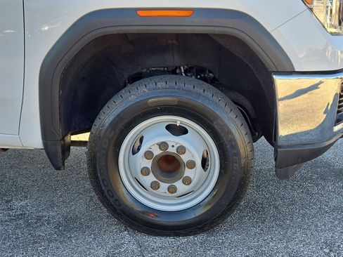 Used 2022 GMC Sierra 3500 Pro w/ Convenience Package image 4