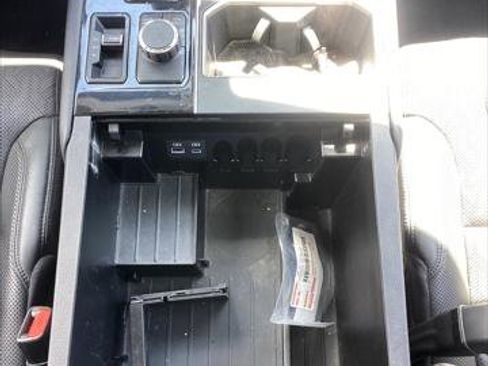 Used 2022 Toyota Tundra Limited image 32