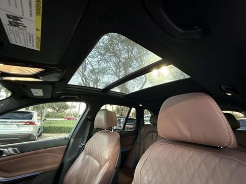 Used 2022 BMW X5 M50i image 22