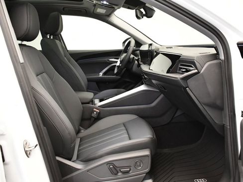 Used 2025 Audi Q5 Premium w/ Convenience Package image 47