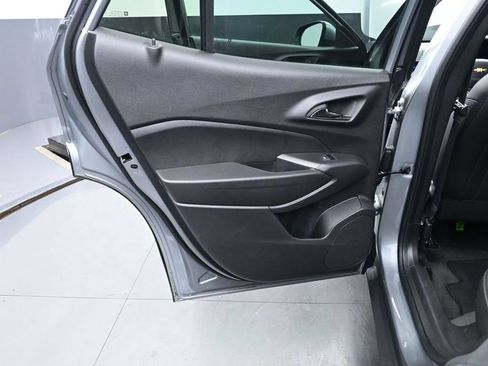 Used 2025 Chevrolet Trax LT w/ LT Convenience Package FWD image 14