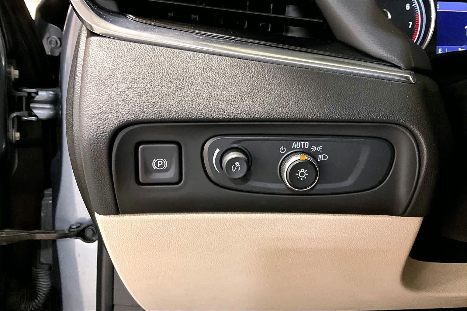 Used 2021 Buick Enclave Essence w/ Sound and Sites Package FWD image 28