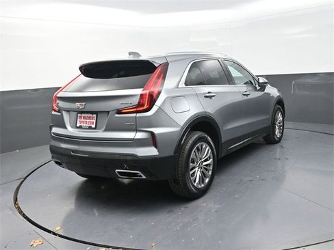 Used 2024 Cadillac XT4 Premium Luxury image 7