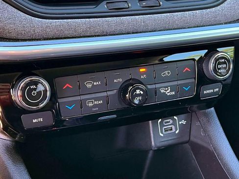 Certified 2022 Jeep Compass Latitude w/ Convenience Group image 31