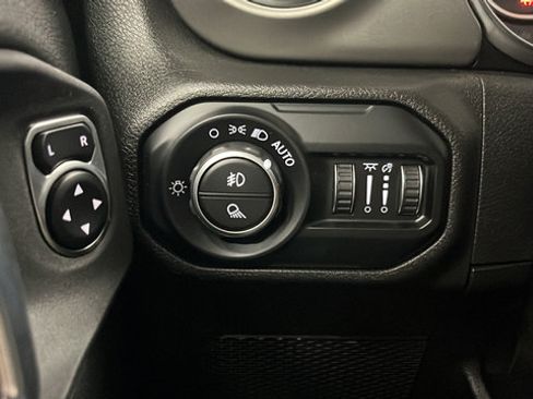 Used 2021 Jeep Gladiator Rubicon w/ Dual Top Group AWD/4WD image 33
