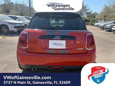 Used 2021 MINI Cooper 2-Door Hardtop image 5
