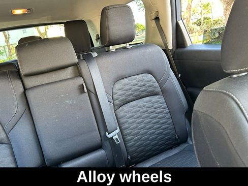 Used 2023 Nissan Pathfinder SV image 16