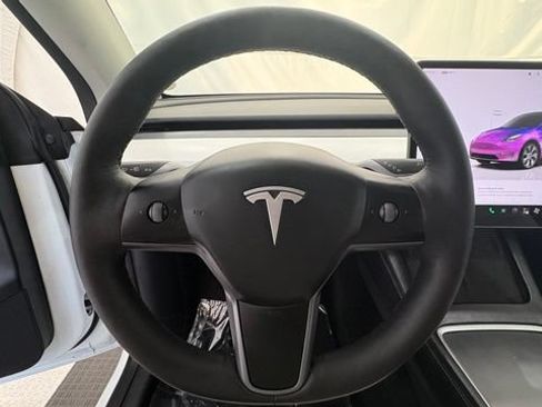 Used 2024 Tesla Model Y 2WD image 32