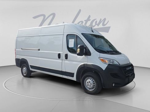 Used 2025 RAM ProMaster 2500 w/ Convenience Group FWD image 3