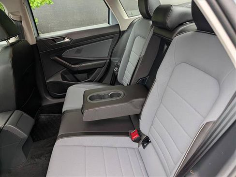 Certified 2025 Volkswagen Jetta SE w/ Sunroof Package FWD image 21