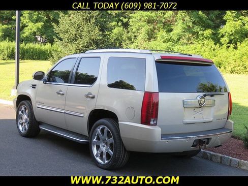 Used 2007 Cadillac Escalade AWD w/ Information Package image 10