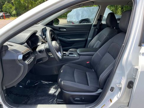 Used 2025 Nissan Altima 2.5 SV FWD image 22