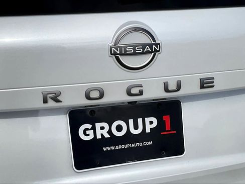 Used 2024 Nissan Rogue SV image 29