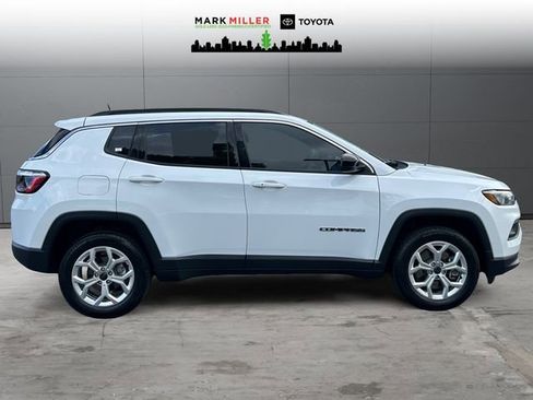 Used 2025 Jeep Compass Latitude AWD/4WD image 6