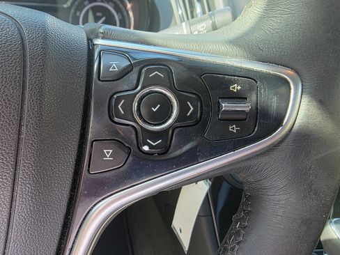 Used 2017 Buick Regal Sport Touring image 20