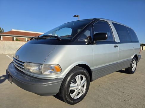 Used 1993 Toyota Previa LE RWD image 3