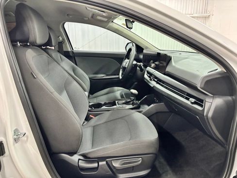 Used 2025 Kia K4 FWD image 22