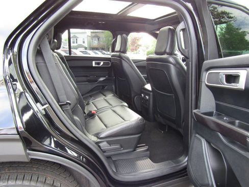 Used 2020 Ford Explorer XLT w/ Equipment Group 202A AWD/4WD image 25